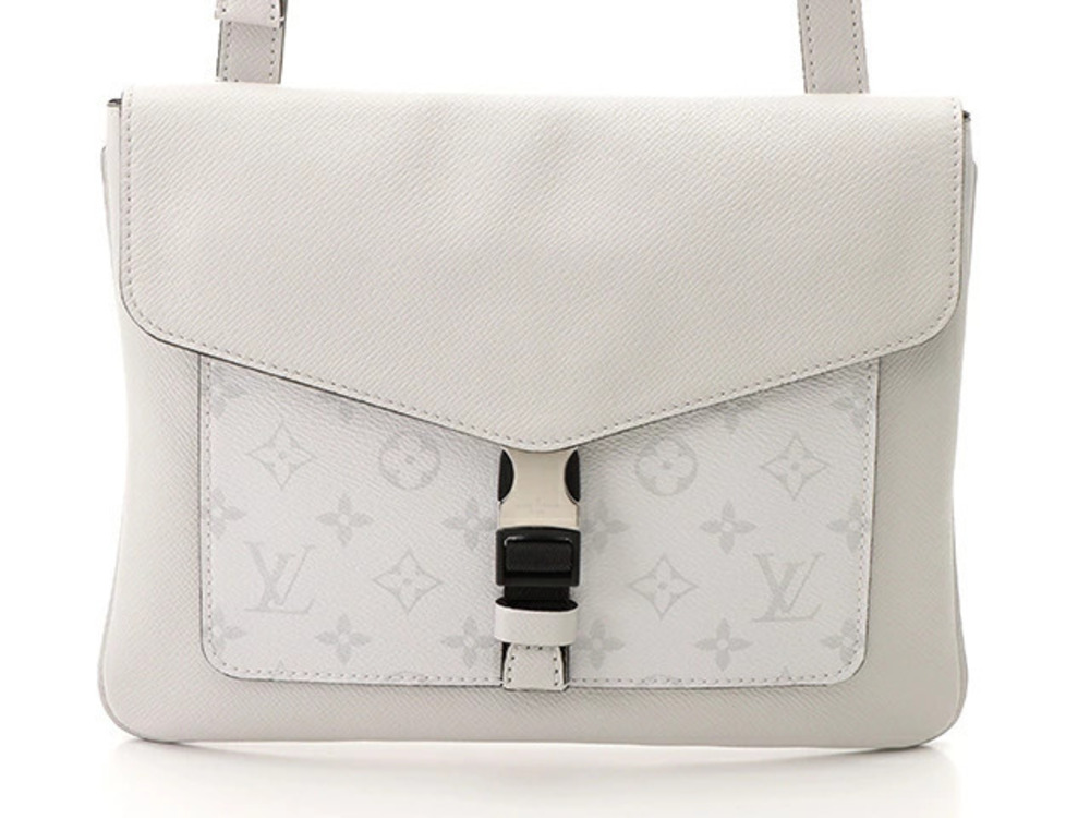 LOUIS VUITTON Shoulder Bag Flap Messenger Taigarama Antarctica